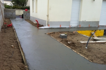 Aménagement extérieur particulier, construction d'une terrasse et plage de piscine à Nantes (44)