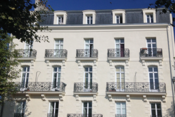 Rénovation de façade par le syndic de copropriété d'un ancien hôtel à Prairie au Duc, Nantes (44)